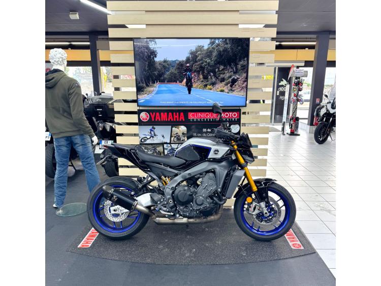 YAMAHA MT09 SP A2 AKRAPOVIC 1ERE MAIN GARANTIE 08/2026