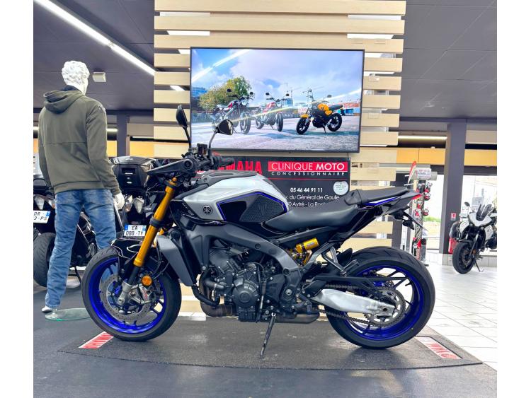 YAMAHA MT09 SP A2 AKRAPOVIC 1ERE MAIN GARANTIE 08/2026